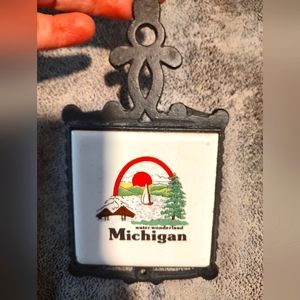 💲ale💲Vintage Michigan "water wonderland" Cast Iron and Ceramic trivet / decor